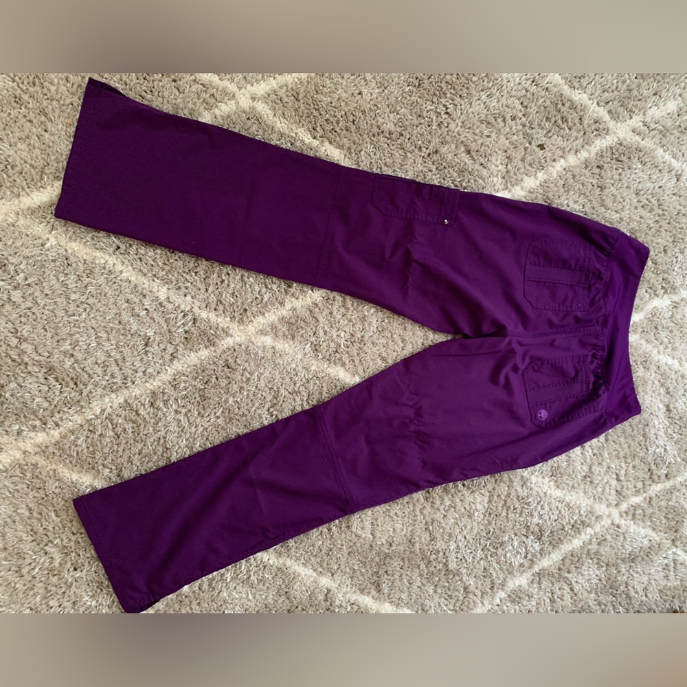 Healing hands, size small scrub bottoms, excellent condition.